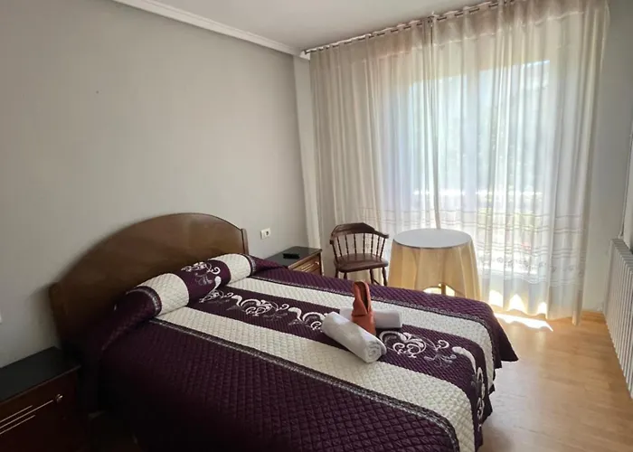 מלון Hostal-restaurante San Roque Verín