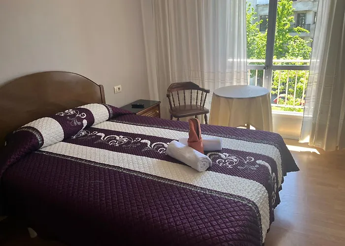 מלון Hostal-restaurante San Roque *